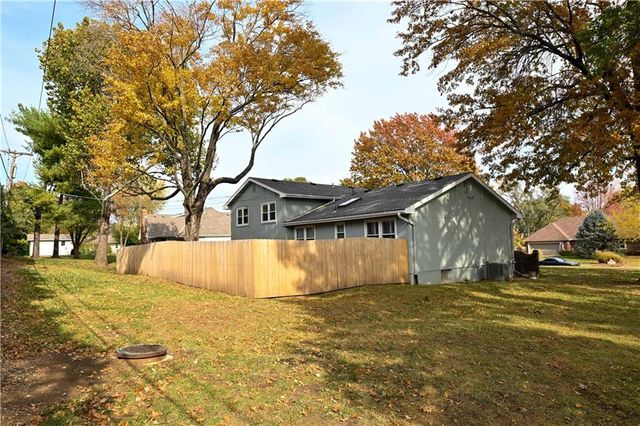 909 Tam O'Shanter Street, Kansas City, MO 64145