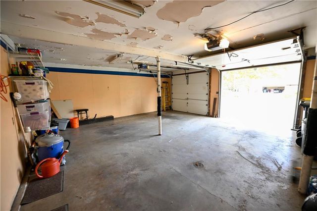 909 Tam O'Shanter Street, Kansas City, MO 64145