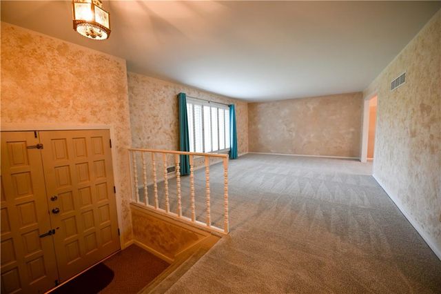 909 Tam O'Shanter Street, Kansas City, MO 64145