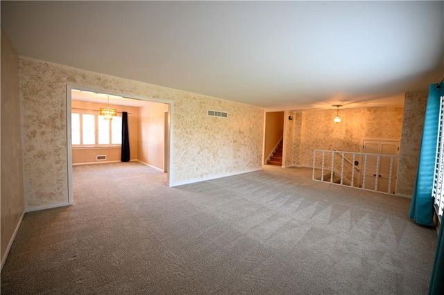 909 Tam O'Shanter Street, Kansas City, MO 64145