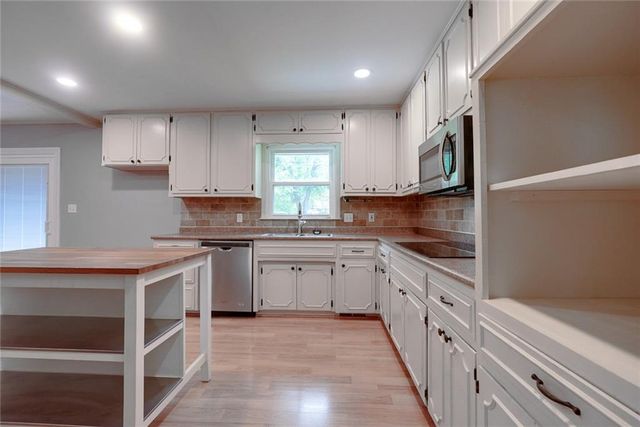 1400 NANCY Lane, Liberty, MO 64068