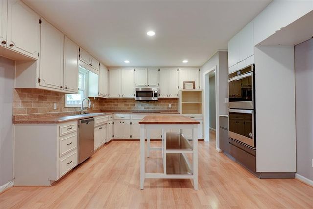 1400 NANCY Lane, Liberty, MO 64068