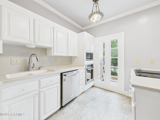 523 Esplanade Drive, Lafayette, LA 70508