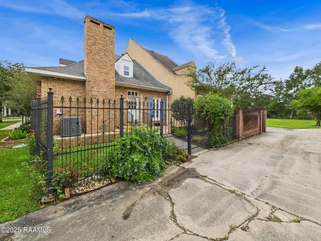 523 Esplanade Drive, Lafayette, LA 70508