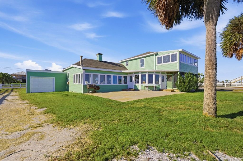 1108/1024 Water, Rockport, TX 78382 — exterior