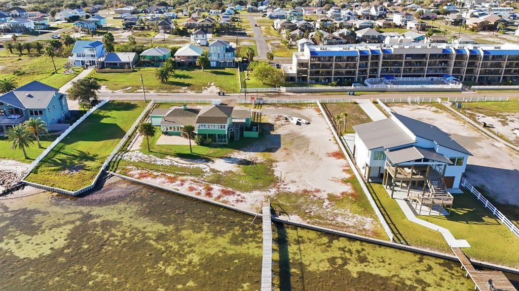 1108/1024 Water, Rockport, TX 78382 — photo 2