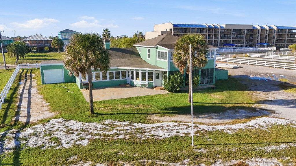 1108/1024 Water, Rockport, TX 78382 — photo 4