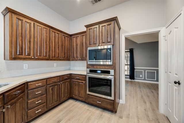 1015 Harwood Court, Euless, TX 76039