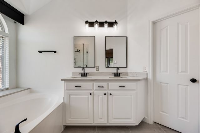 1015 Harwood Court, Euless, TX 76039