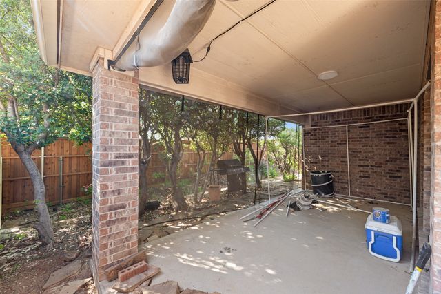 1015 Harwood Court, Euless, TX 76039