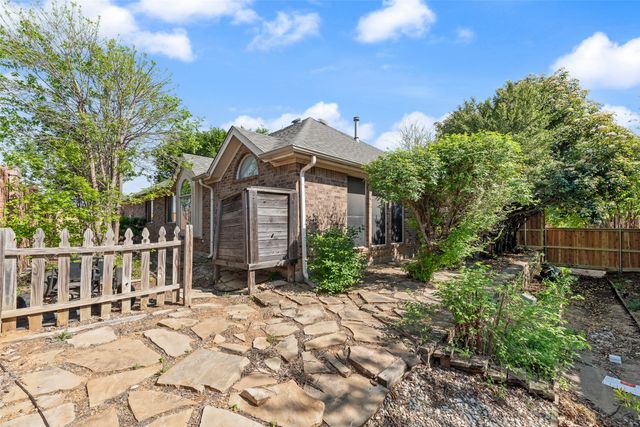 1015 Harwood Court, Euless, TX 76039