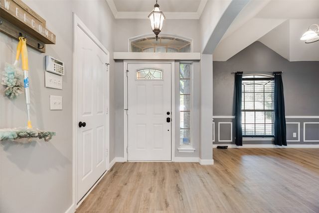 1015 Harwood Court, Euless, TX 76039