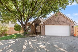 1015 Harwood Court, Euless, TX 76039