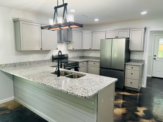 830 South Holland St, Slocomb, AL 36375
