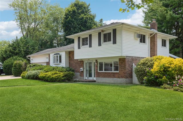 7 Ebb Court, Commack, NY 11725