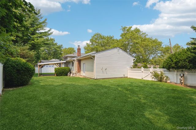7 Ebb Court, Commack, NY 11725