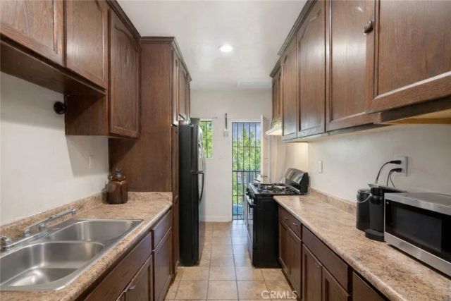 1545 W 22nd, Los Angeles, CA 90007