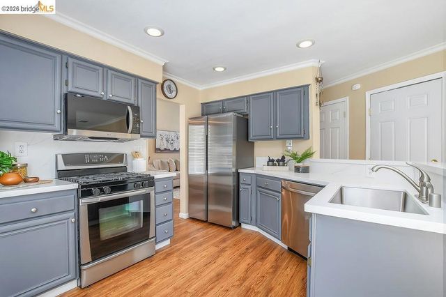 150 Trenton Cir, Pleasanton, CA 94566