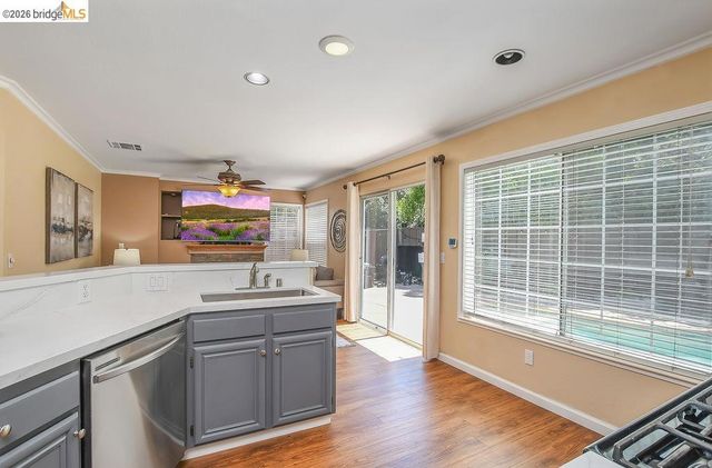150 Trenton Cir, Pleasanton, CA 94566