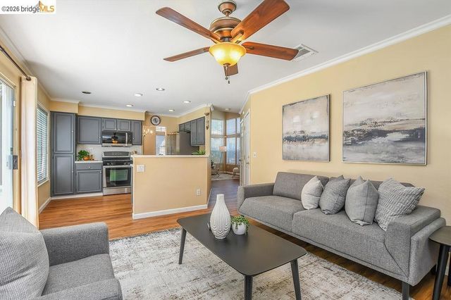 150 Trenton Cir, Pleasanton, CA 94566