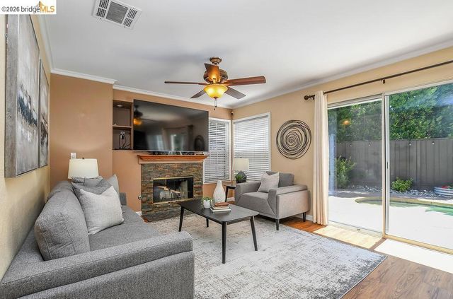 150 Trenton Cir, Pleasanton, CA 94566