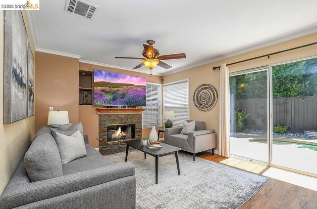 150 Trenton Cir, Pleasanton, CA 94566