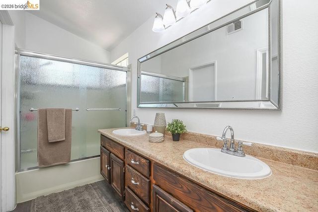 150 Trenton Cir, Pleasanton, CA 94566