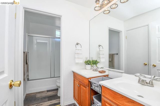 150 Trenton Cir, Pleasanton, CA 94566