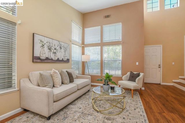 150 Trenton Cir, Pleasanton, CA 94566