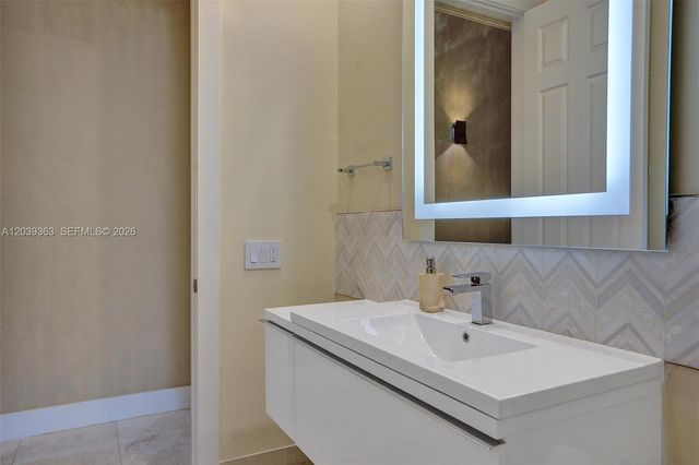 1529 Shoreline Way 1529, Hollywood, FL 33019