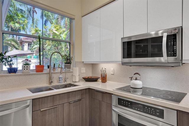 1529 Shoreline Way 1529, Hollywood, FL 33019