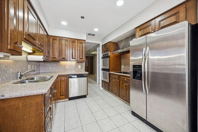 5555 Del Monte Drive 704, Houston, TX 77056