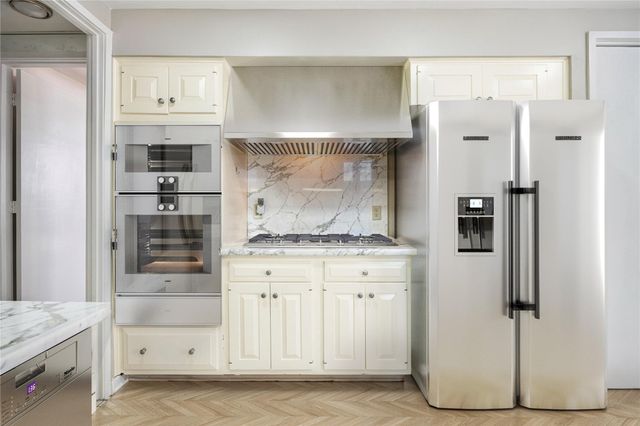 5555 Del Monte Drive 704, Houston, TX 77056