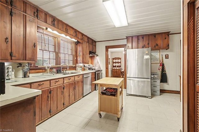 305 Hilltop Drive, Lexington, NC 27292
