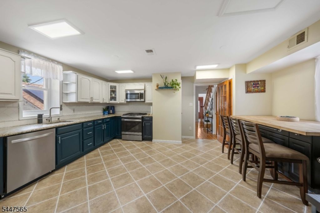 4 Jeanette St, Carteret Boro, NJ 07008 — exterior