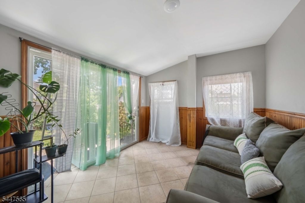 4 Jeanette St, Carteret Boro, NJ 07008 — photo 4