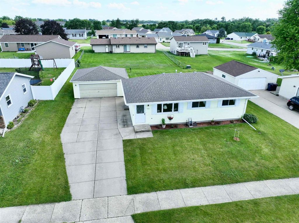 739 Roosevelt Avenue, Janesville, WI 53546