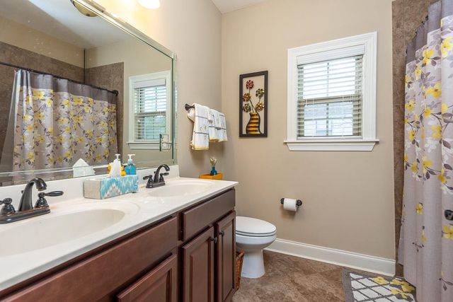 4732 HUNTERS GLADE LN, Bartlett, TN 38002