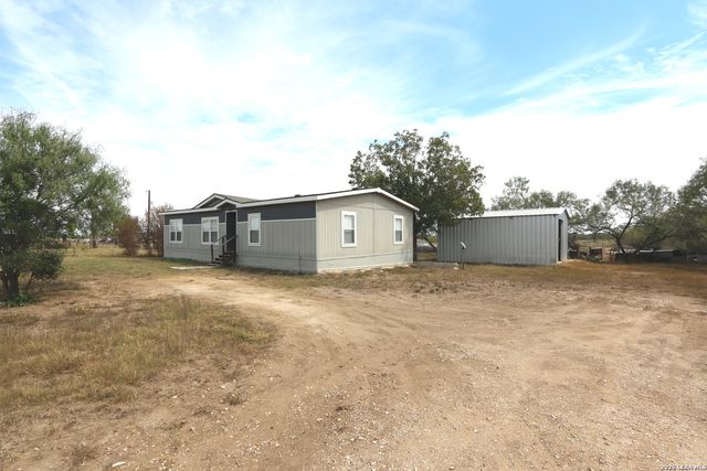 7510 Pittman Road, Adkins, TX 78101