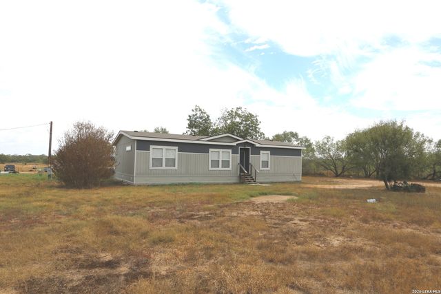 7510 Pittman Road, Adkins, TX 78101
