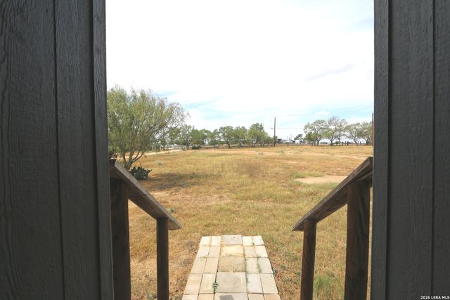7510 Pittman Road, Adkins, TX 78101