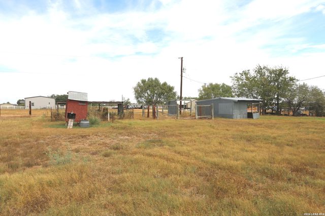 7510 Pittman Road, Adkins, TX 78101