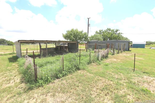 7510 Pittman Road, Adkins, TX 78101