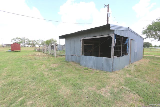 7510 Pittman Road, Adkins, TX 78101