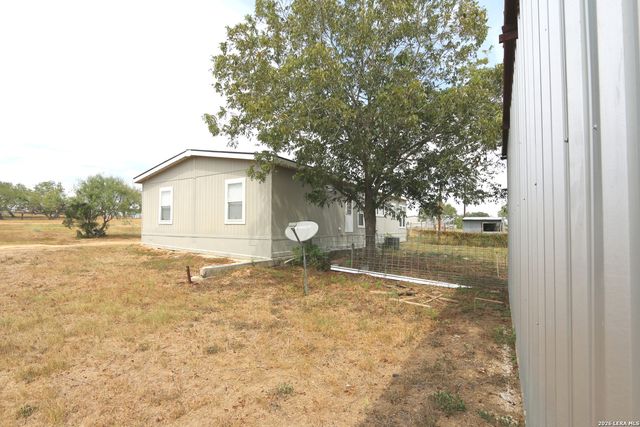 7510 Pittman Road, Adkins, TX 78101