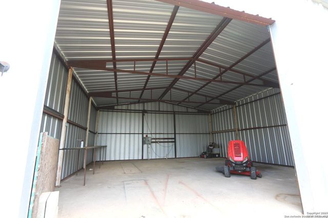 7510 Pittman Road, Adkins, TX 78101