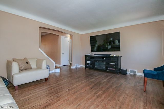 26200 Parklane Drive, Euclid, OH 44132