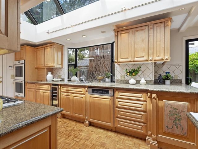 327 Hawthorne Avenue, Los Altos, CA 94022