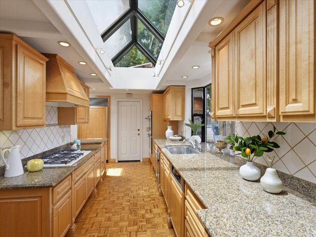 327 Hawthorne Avenue, Los Altos, CA 94022