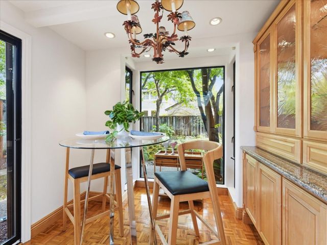 327 Hawthorne Avenue, Los Altos, CA 94022